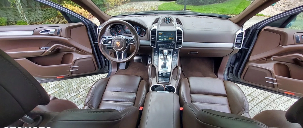 Porsche Cayenne cena 165000 przebieg: 182000, rok produkcji 2015 z Międzychód małe 667